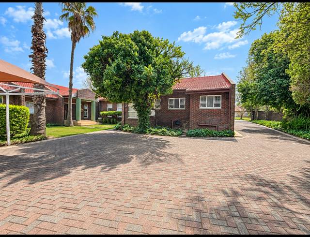 4 BEDROOM HOUSE FOR SALE IN THREE RIVERS EAST